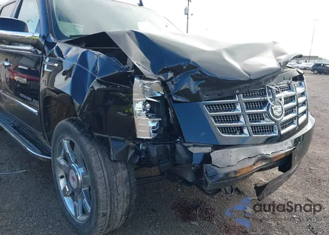 2011 Cadillac Escalade Luxury z USA, uszkodzony, nr VIN 3GYT4MEF7BG372479